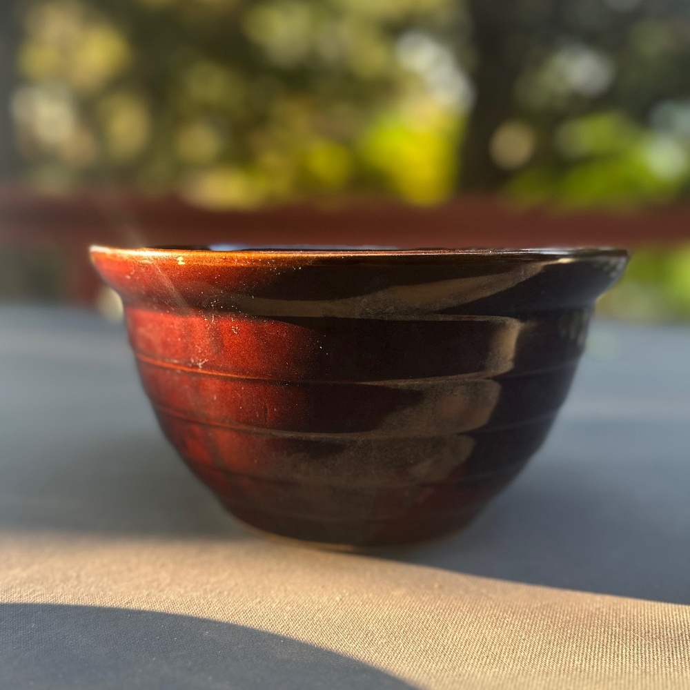 VTG Monmouth Pottery / Western Stoneware, dark brown 9" beehive bowl